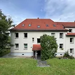 Edler Wohnraum Modernes Vorstadtstudio Mit Emma-bett, Garten & Kaffeevollautomat * Zwickau