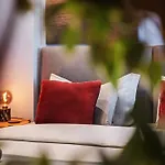 Edler Wohnraum Modernes Vorstadtstudio Mit Emma-bett, Garten & Kaffeevollautomat *