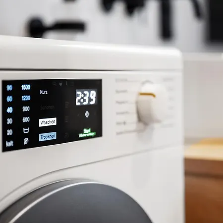 Edler Wohnraum Modernes Vorstadtstudio Mit Emma-bett, Garten & Kaffeevollautomat