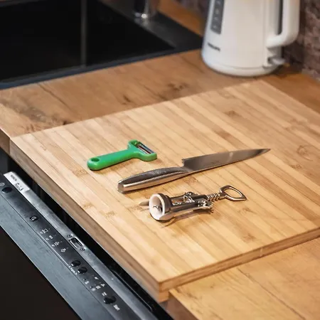 Edler Wohnraum Modernes Vorstadtstudio Mit Emma-bett, Garten & Kaffeevollautomat *