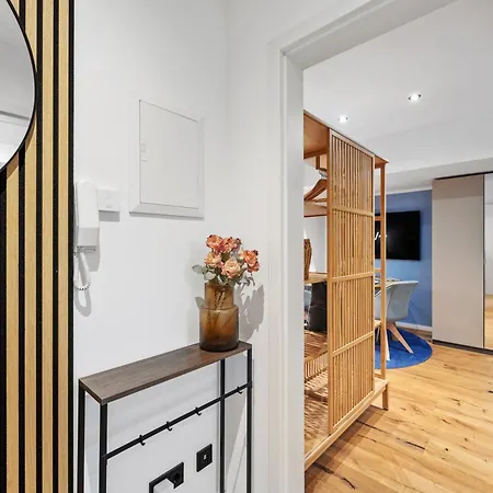 Edler Wohnraum Modernes Vorstadtstudio Mit Emma-bett, Garten & Kaffeevollautomat * ツウィッカウ