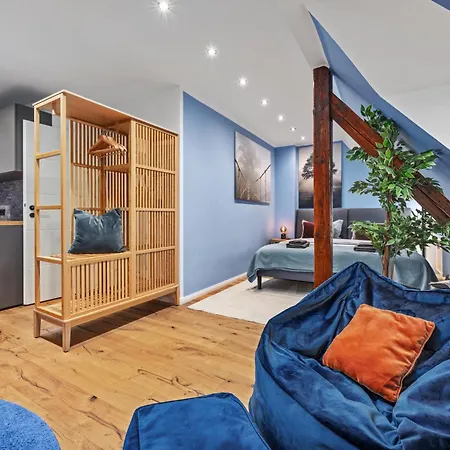Edler Wohnraum Modernes Vorstadtstudio Mit Emma-bett, Garten&kaffeevollautomat Apartment