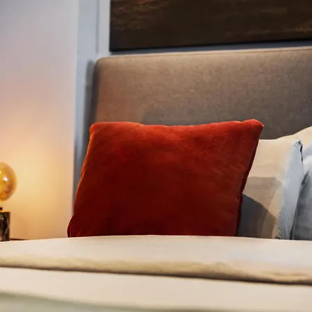 Edler Wohnraum Modernes Vorstadtstudio Mit Emma-bett, Garten & Kaffeevollautomat アパート *