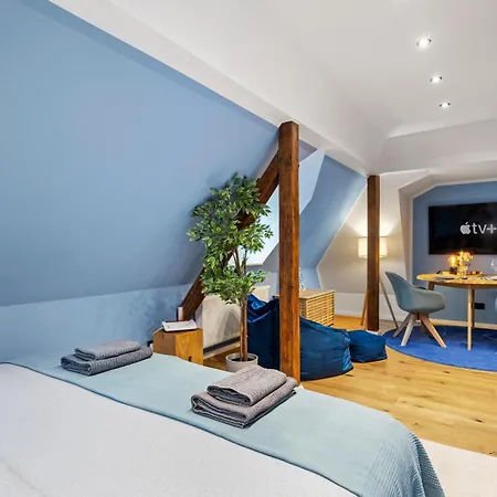 Edler Wohnraum Modernes Vorstadtstudio Mit Emma-bett, Garten & Kaffeevollautomat * ツウィッカウ