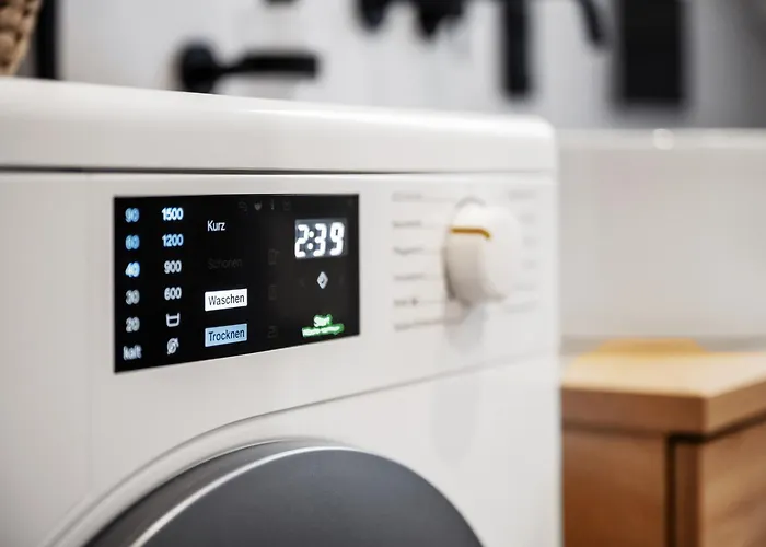 Edler Wohnraum Modernes Vorstadtstudio Mit Emma-bett, Garten & Kaffeevollautomat