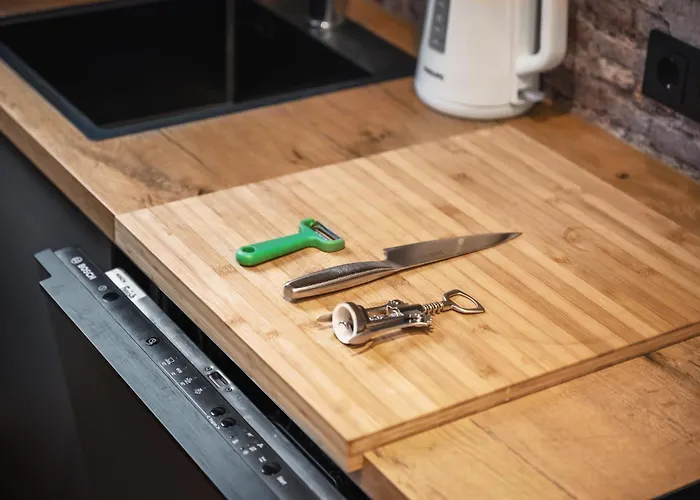 Edler Wohnraum Modernes Vorstadtstudio Mit Emma-bett, Garten & Kaffeevollautomat *