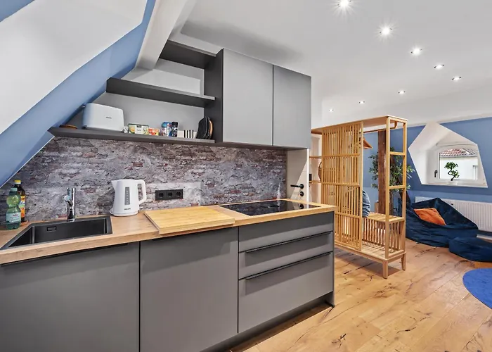 Edler Wohnraum Modernes Vorstadtstudio Mit Emma-bett, Garten & Kaffeevollautomat Zwickau