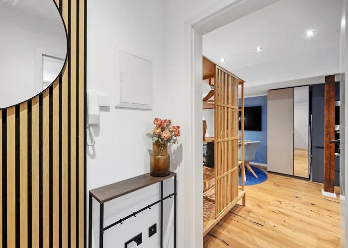 Edler Wohnraum Modernes Vorstadtstudio Mit Emma-bett, Garten & Kaffeevollautomat * Zwickau